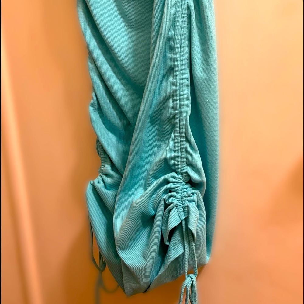 NWOT RIBBED RUCHED DRESS - Picture 4 of 4